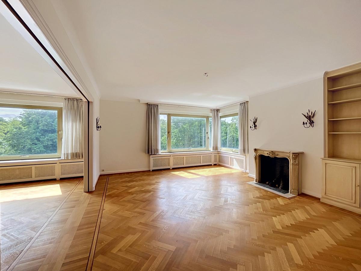Sq. Vergote : Bel appartement 4 ch + terrasse + pkg