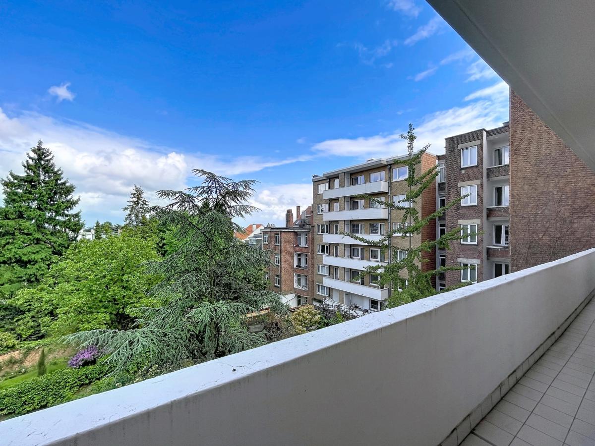 Sq. Vergote : Bel appartement 4 ch + terrasse + pkg