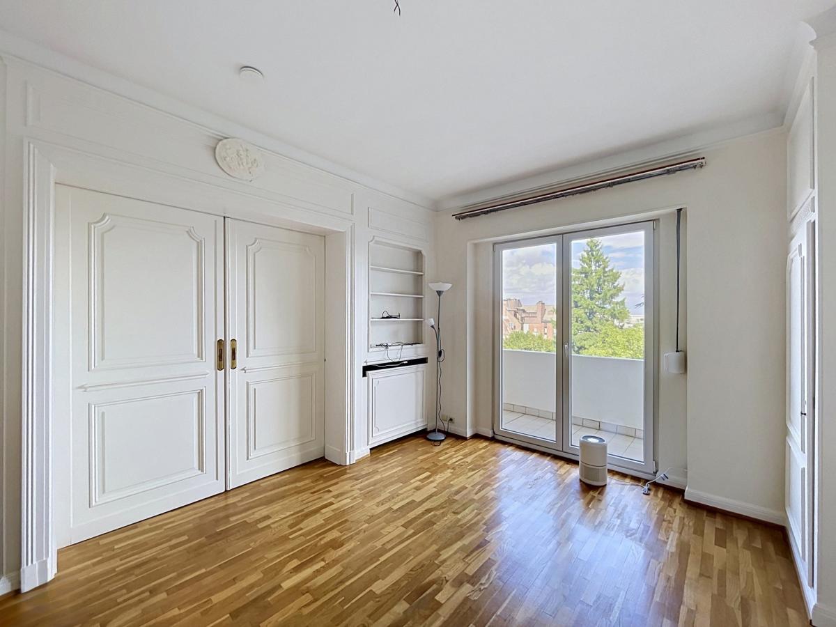 Sq. Vergote : Bel appartement 4 ch + terrasse + pkg