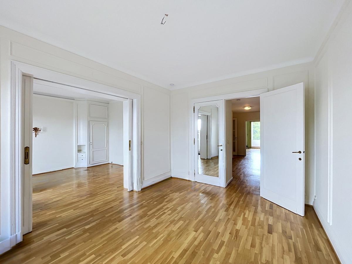 Sq. Vergote : Bel appartement 4 ch + terrasse + pkg