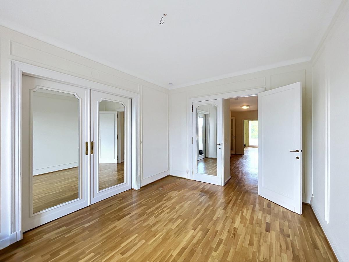 Sq. Vergote : Bel appartement 4 ch + terrasse + pkg