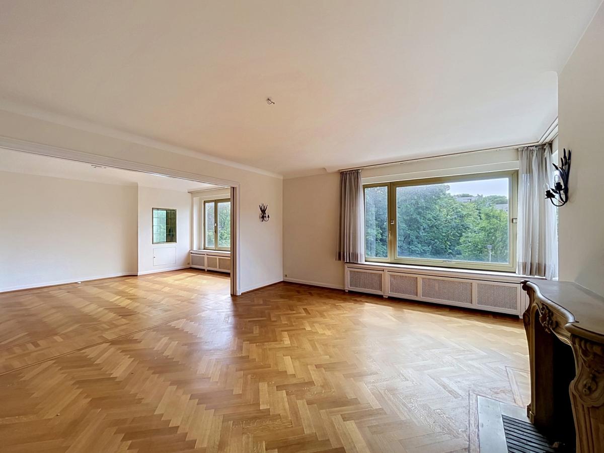 Sq. Vergote : Bel appartement 4 ch + terrasse + pkg