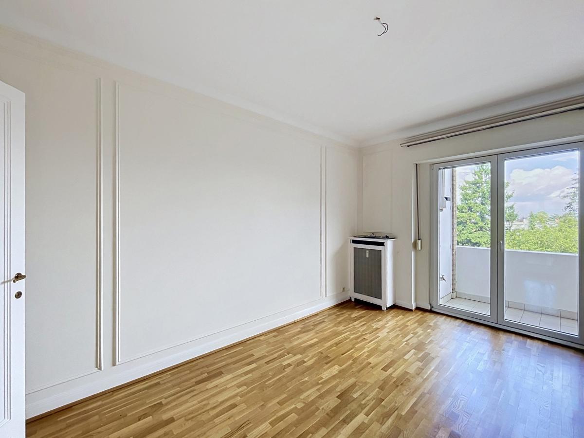Sq. Vergote : Bel appartement 4 ch + terrasse + pkg