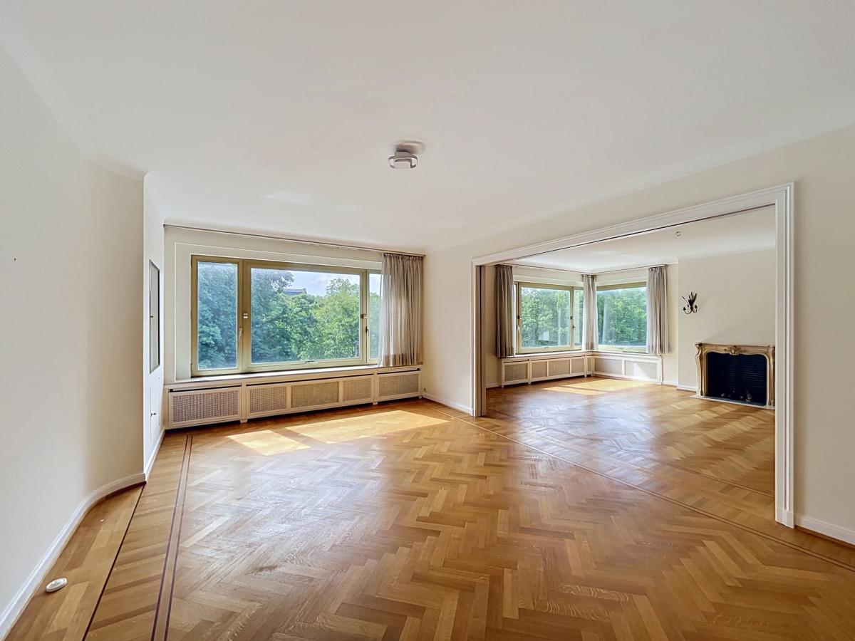 Sq. Vergote : Bel appartement 4 ch + terrasse + pkg