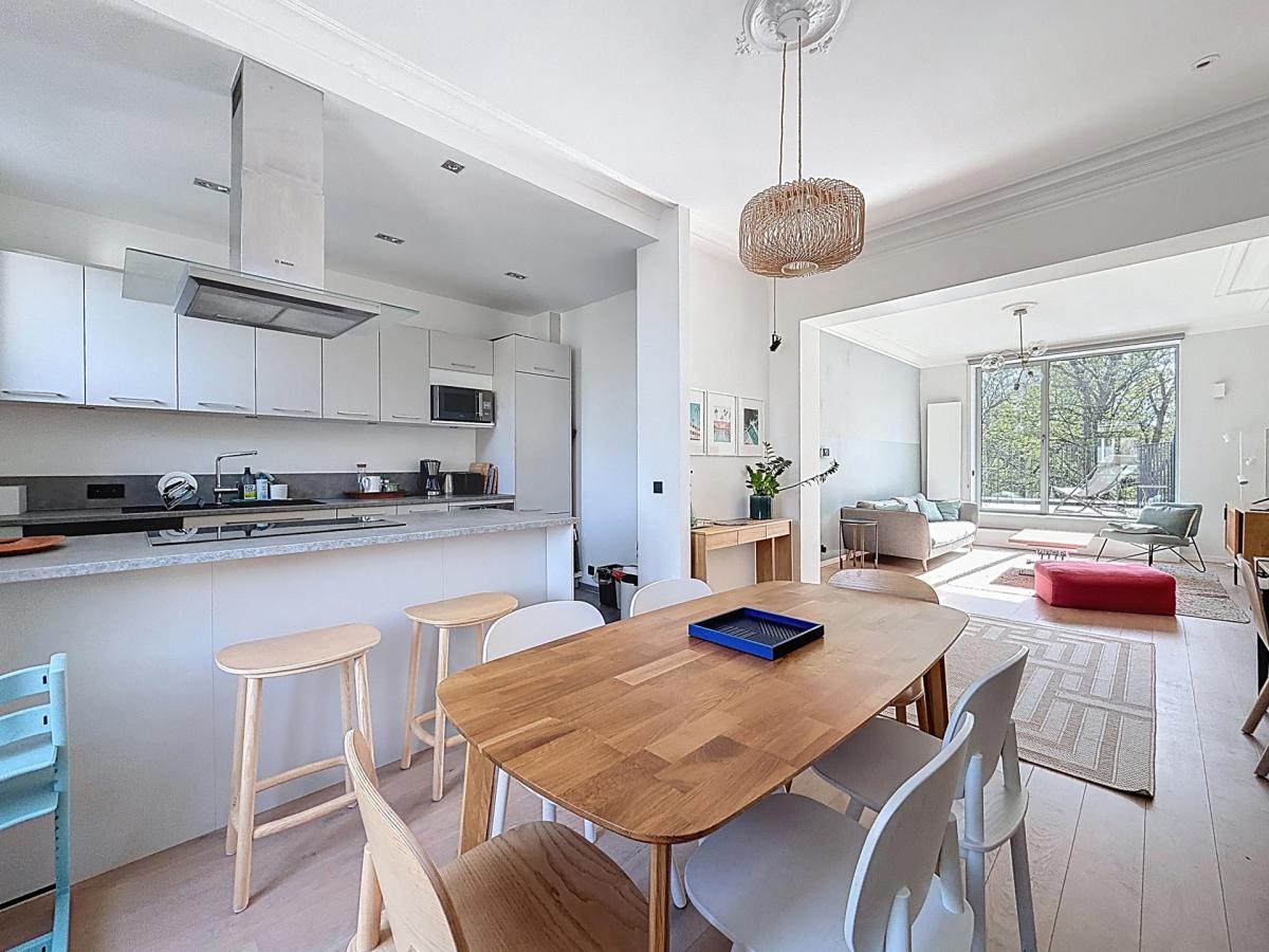 Pl. Vanderkindere : Superbe duplex penthouse meublé + terras