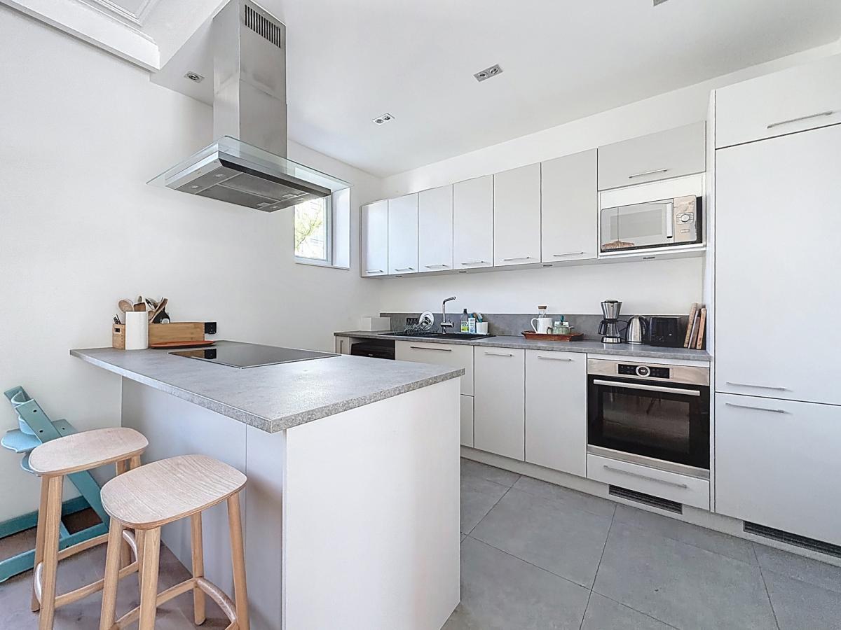 Pl. Vanderkindere : Superbe duplex penthouse meublé + terras