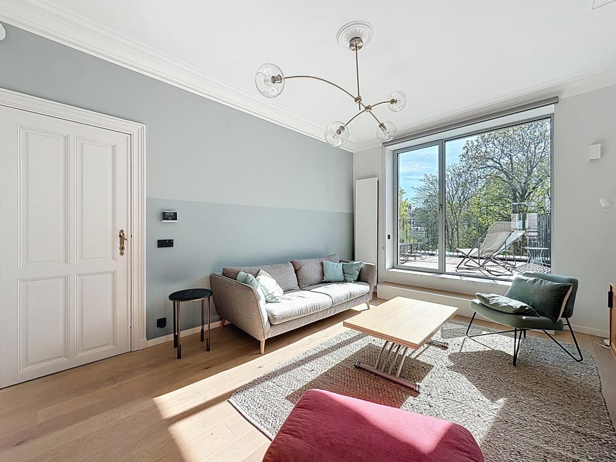 Pl. Vanderkindere : Superbe duplex penthouse meublé + terras