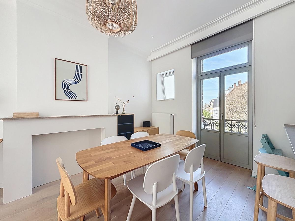 Pl. Vanderkindere : Superbe duplex penthouse meublé + terras