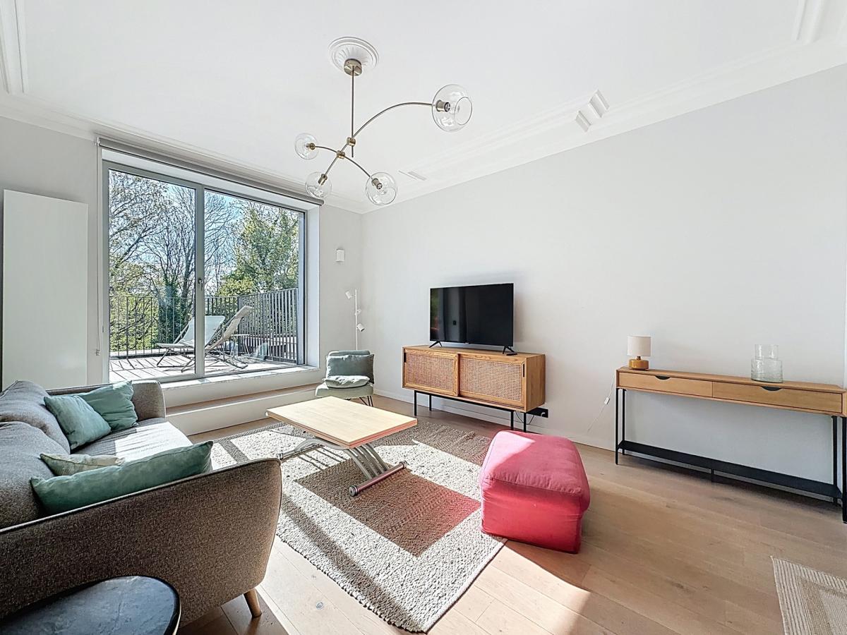 Pl. Vanderkindere : Superbe duplex penthouse meublé + terras