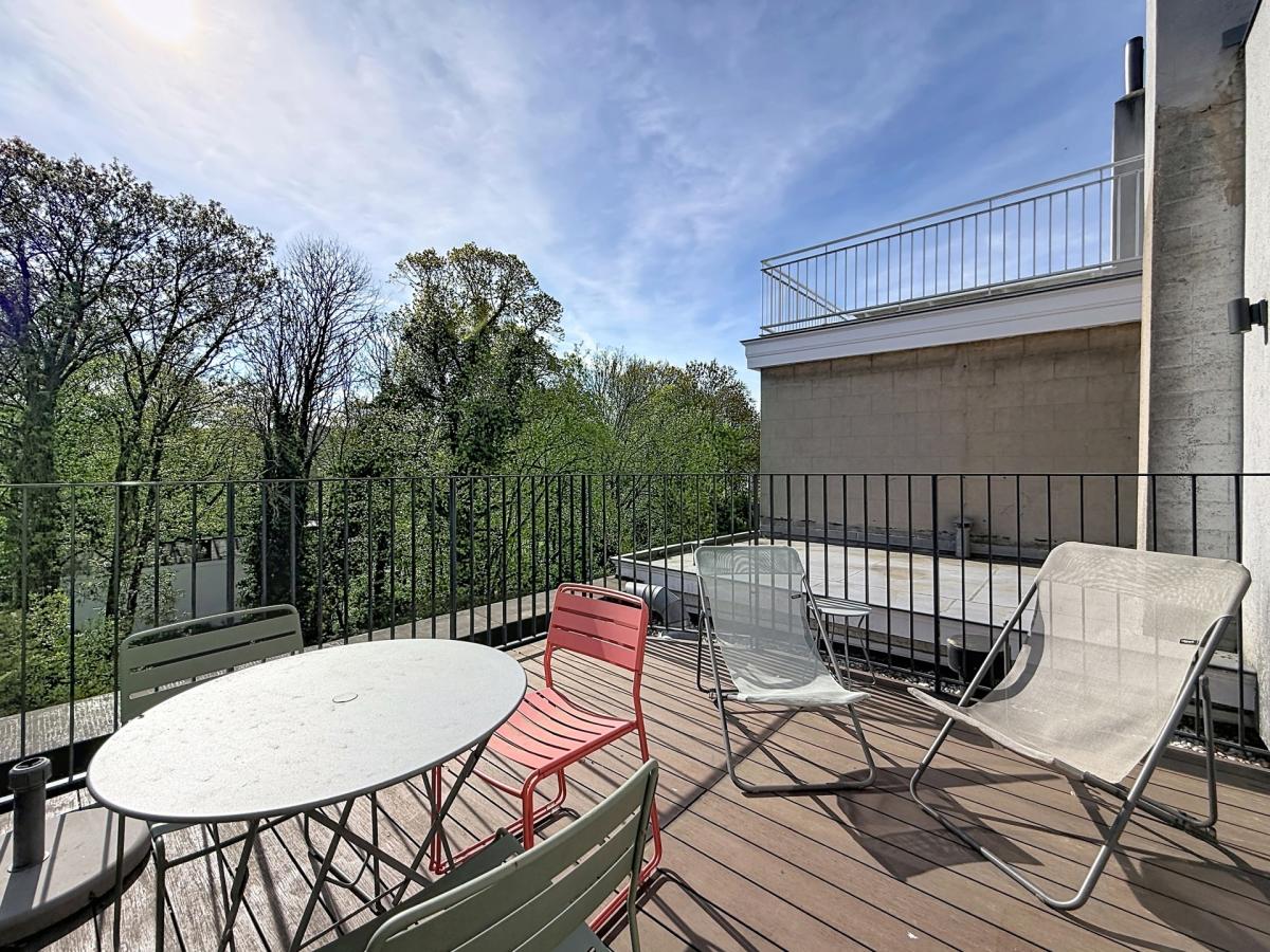 Pl. Vanderkindere : Superbe duplex penthouse meublé + terras