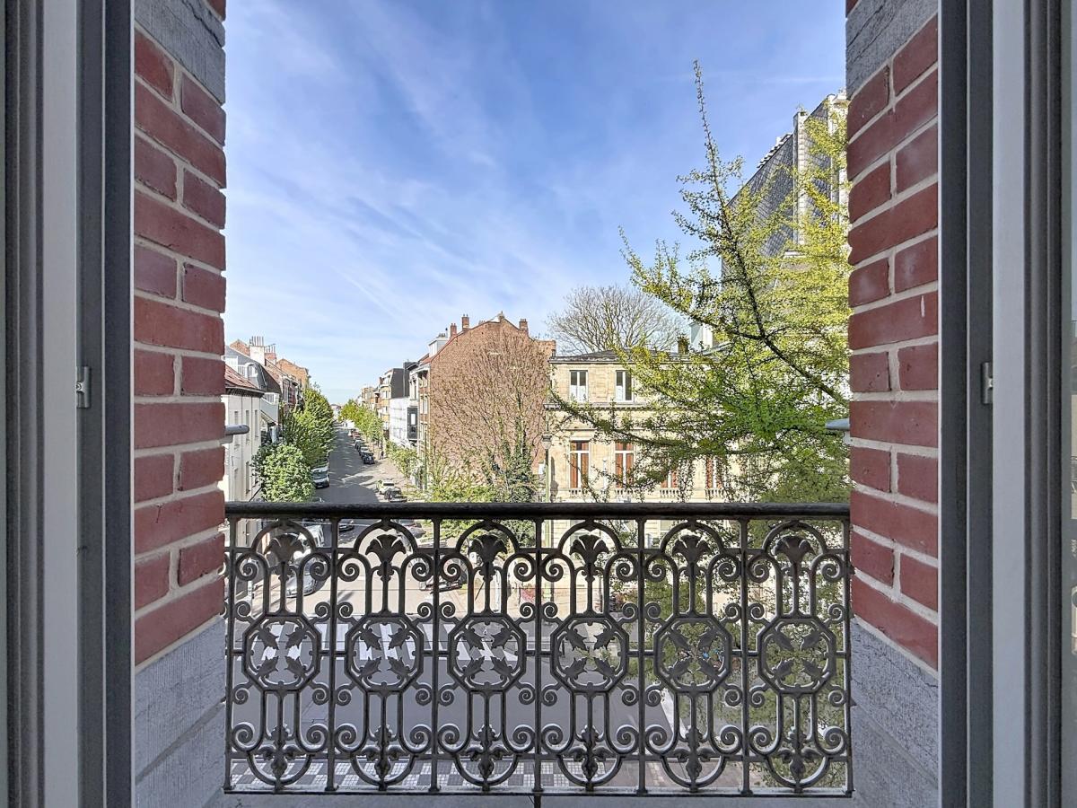 Pl. Vanderkindere : Superbe duplex penthouse meublé + terras