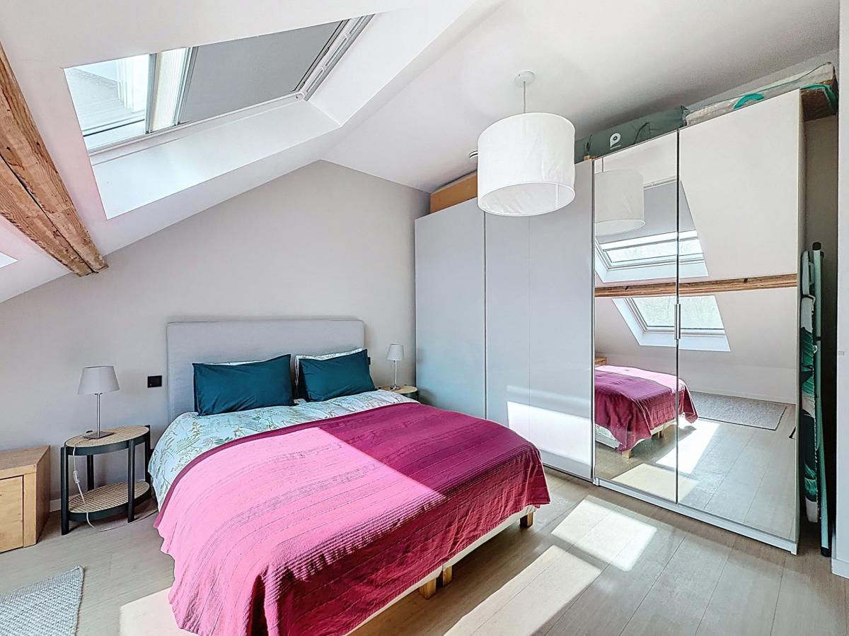 Pl. Vanderkindere : Superbe duplex penthouse meublé + terras