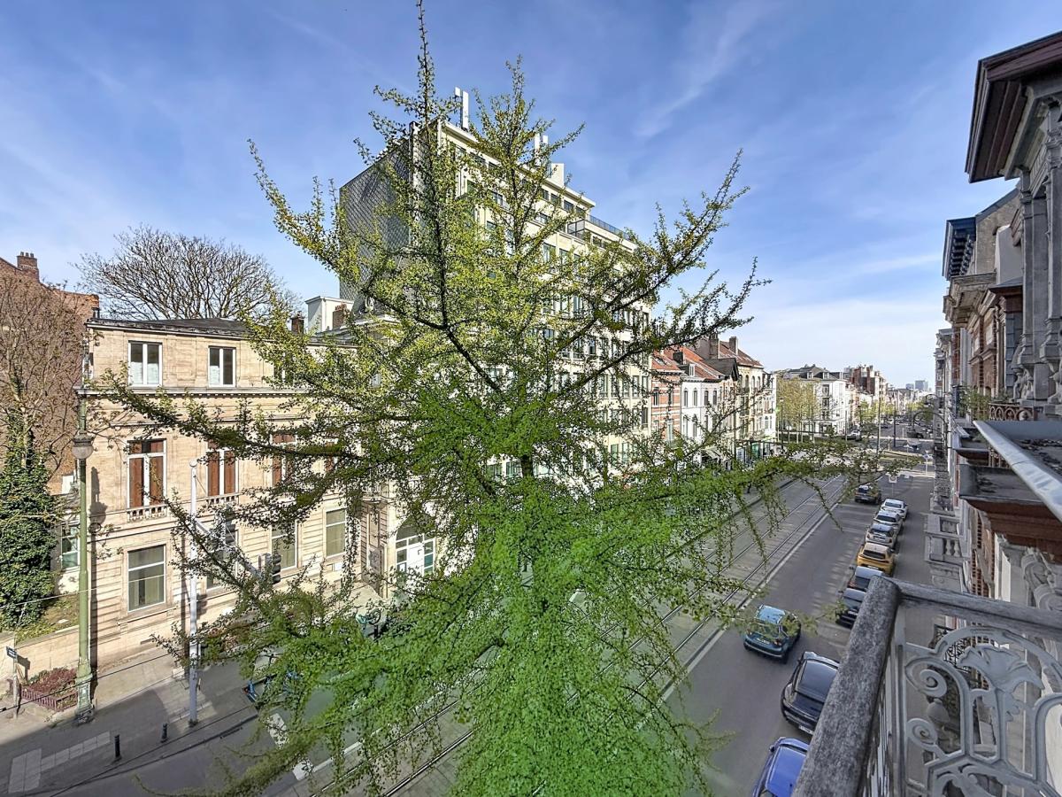 Pl. Vanderkindere : Superbe duplex penthouse meublé + terras