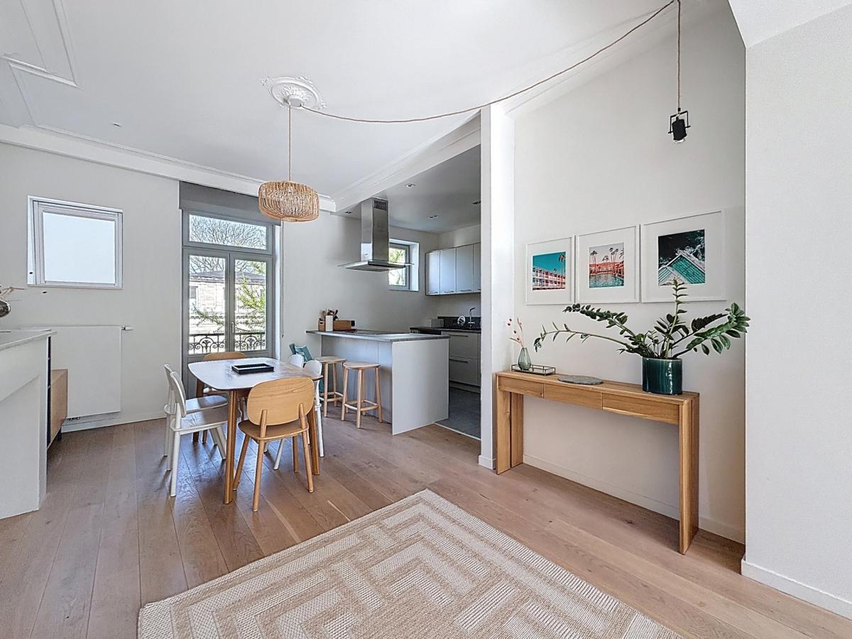 Pl. Vanderkindere : Superbe duplex penthouse meublé + terras