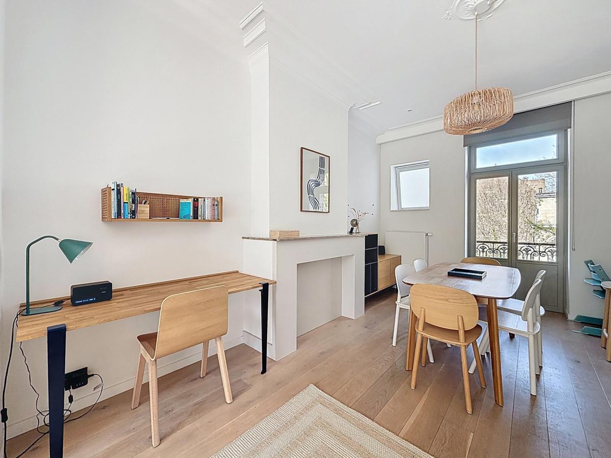 Pl. Vanderkindere : Superbe duplex penthouse meublé + terras