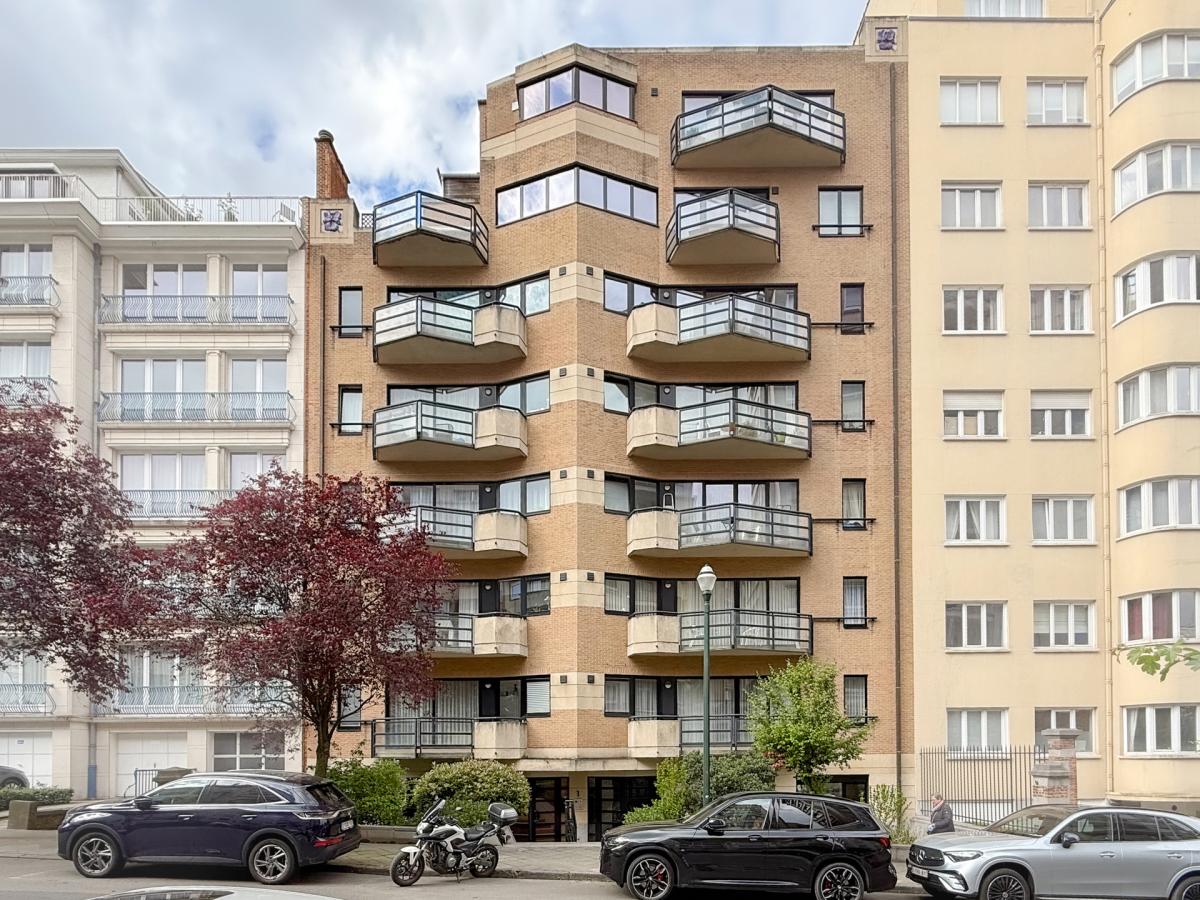 Roosevelt/Cambre : appartement 2 chambres + balcon + parking