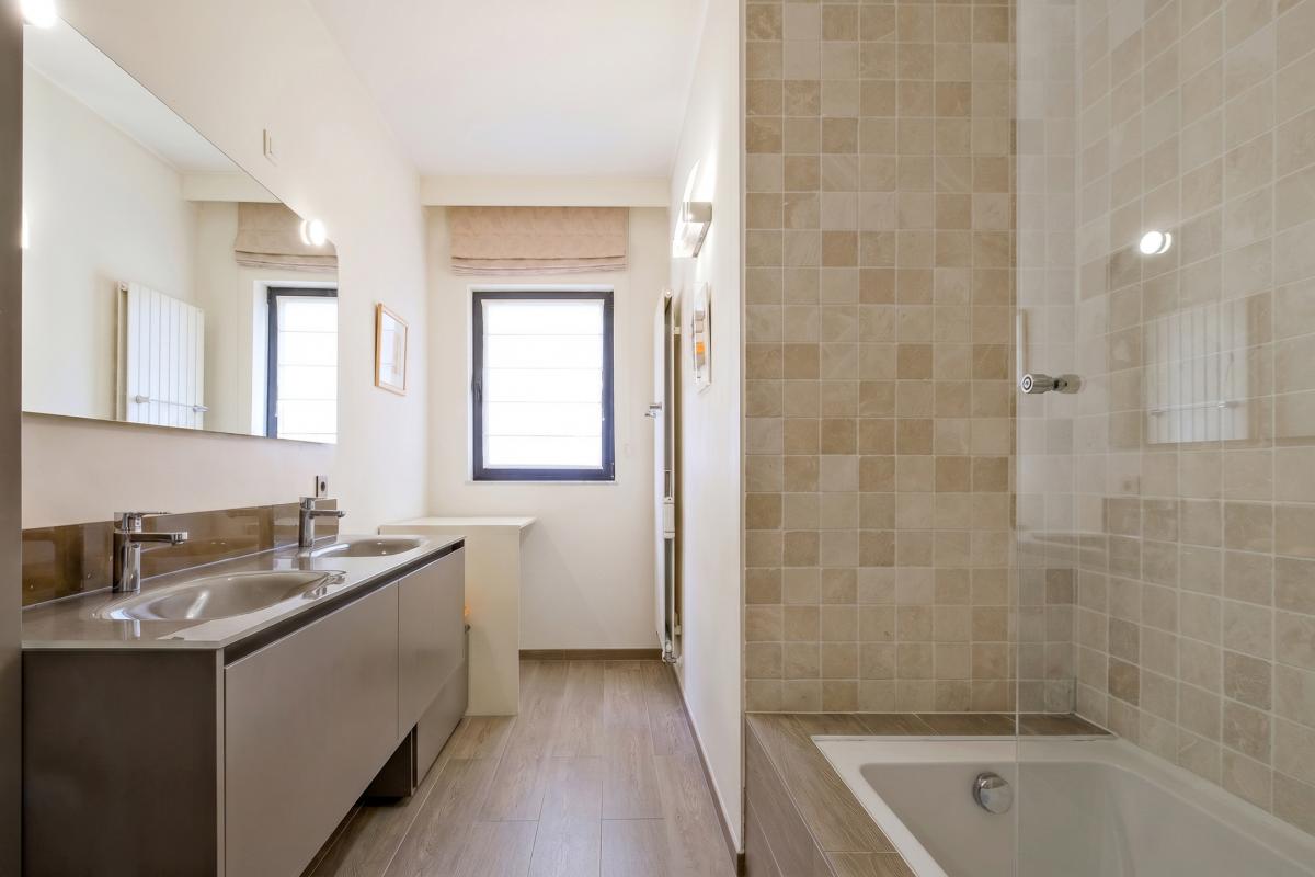 Roosevelt/Cambre : appartement 2 chambres + balcon + parking