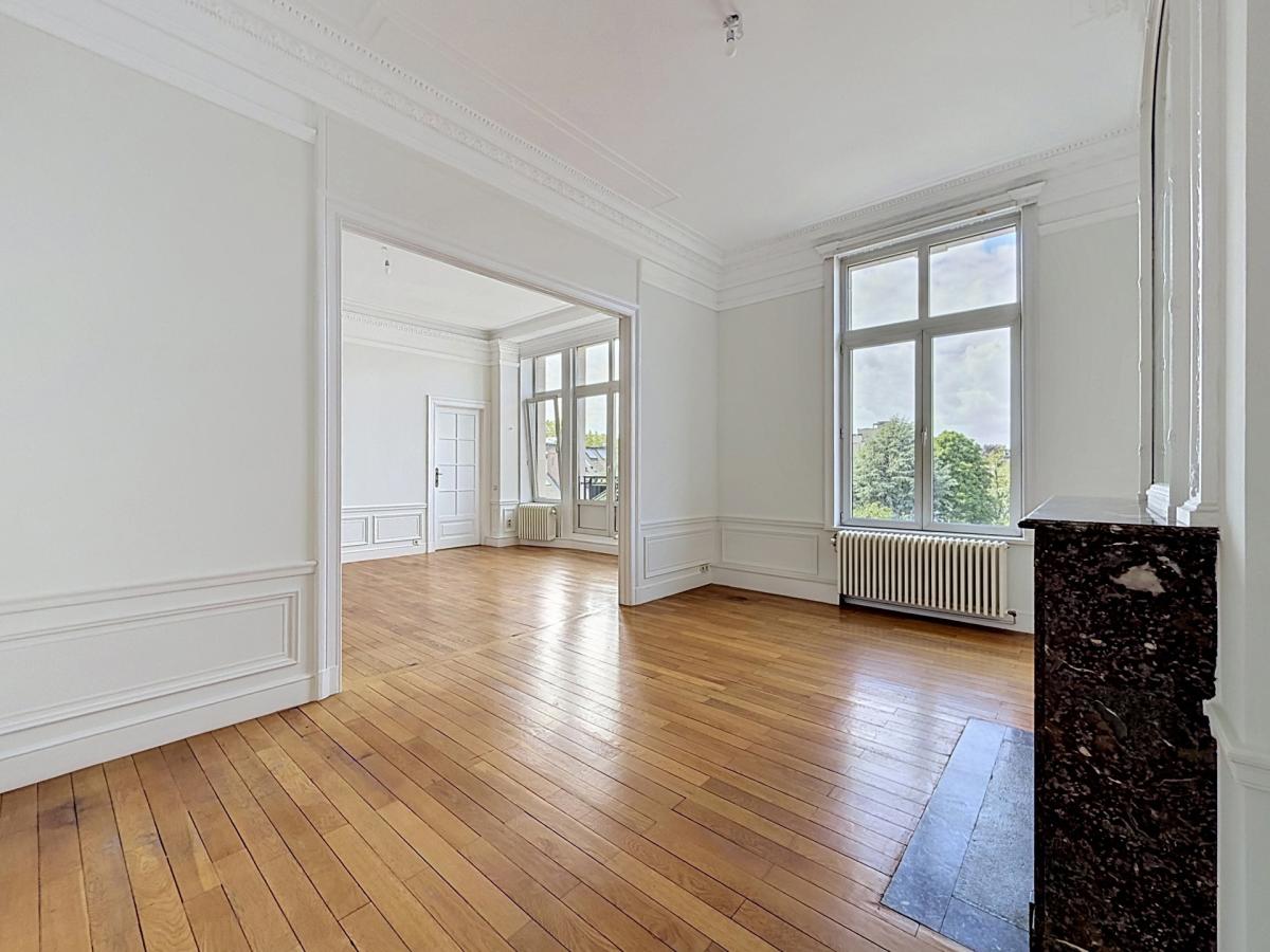 Place Brugmann : Appartement de haut standing 3 ch + bureau