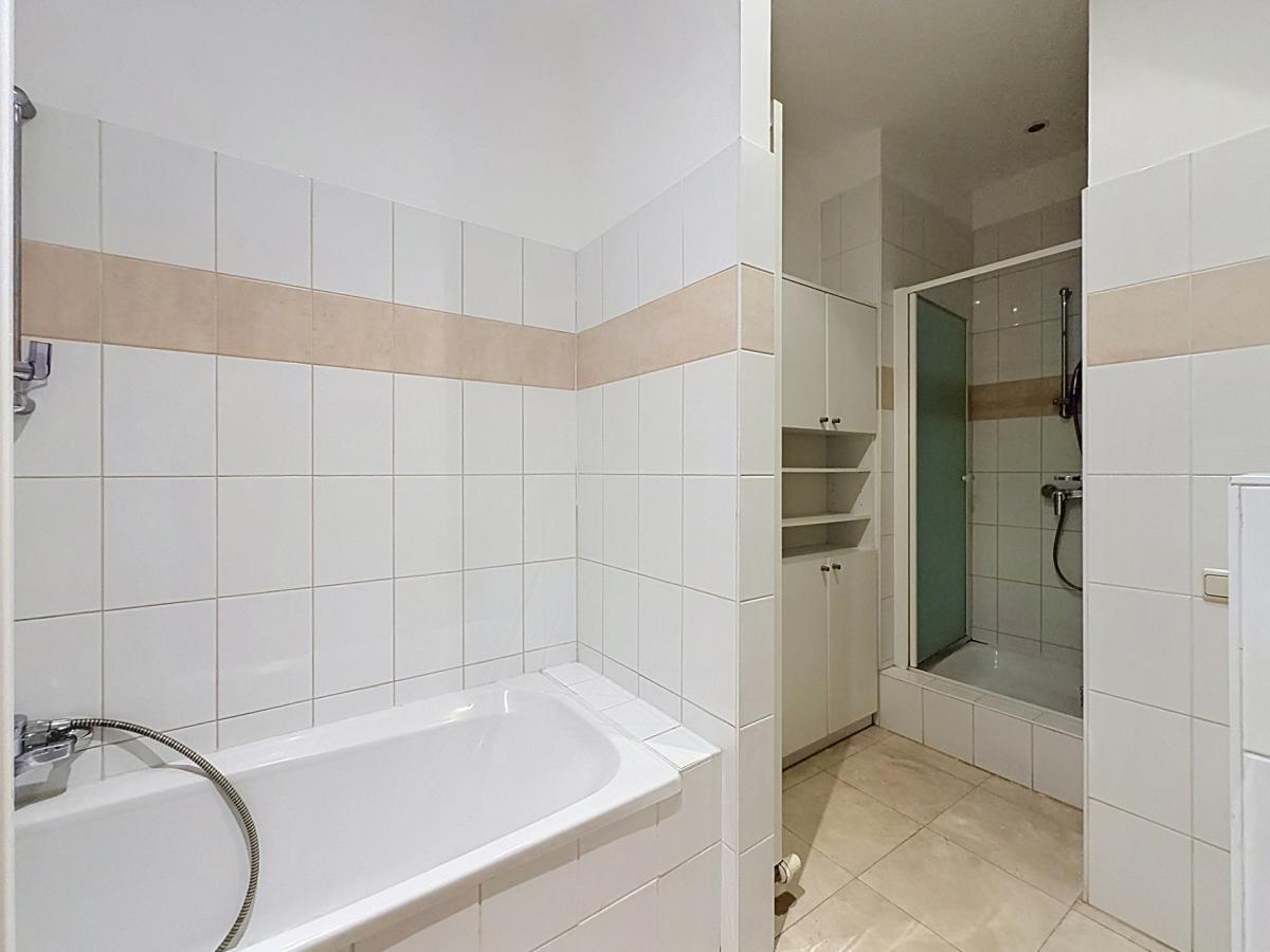 Place Brugmann : Appartement de haut standing 3 ch + bureau