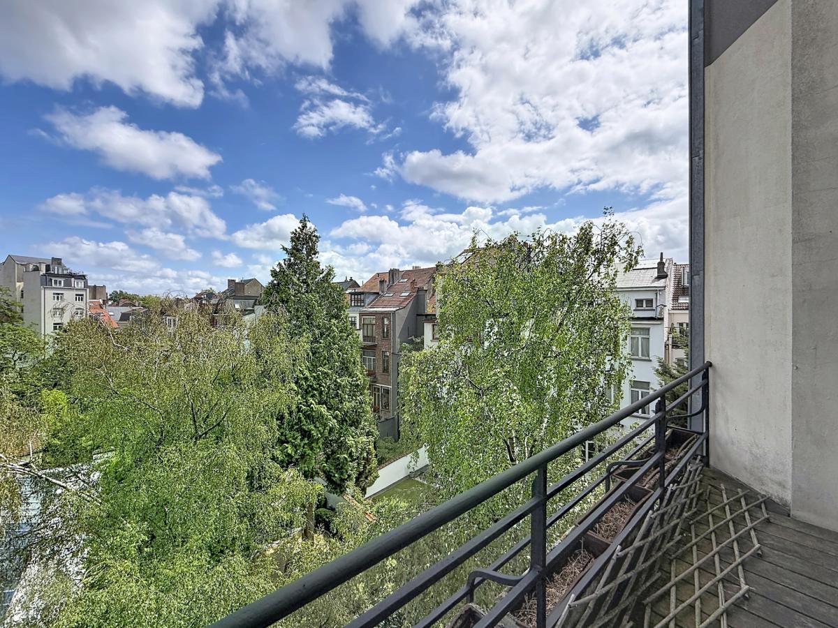 Place Brugmann : Appartement de haut standing 3 ch + bureau