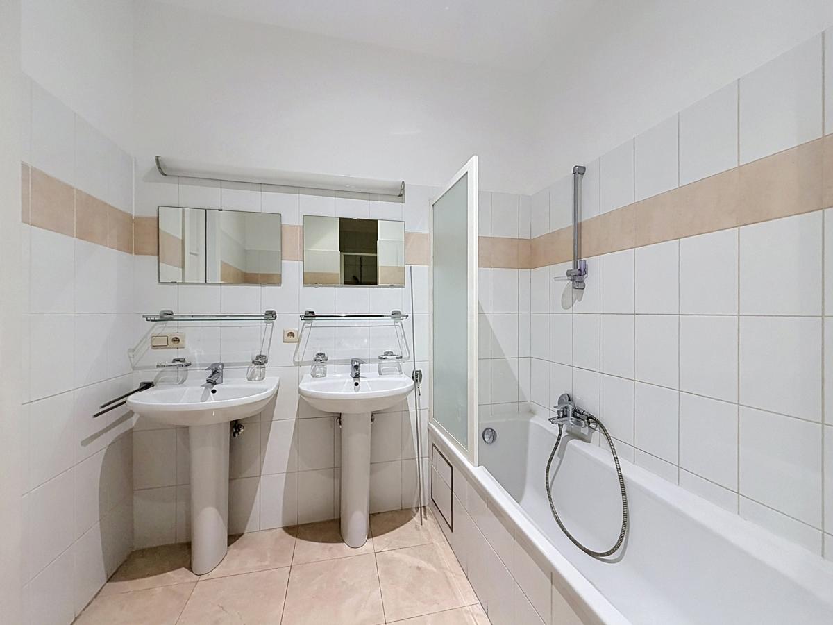 Place Brugmann : Appartement de haut standing 3 ch + bureau