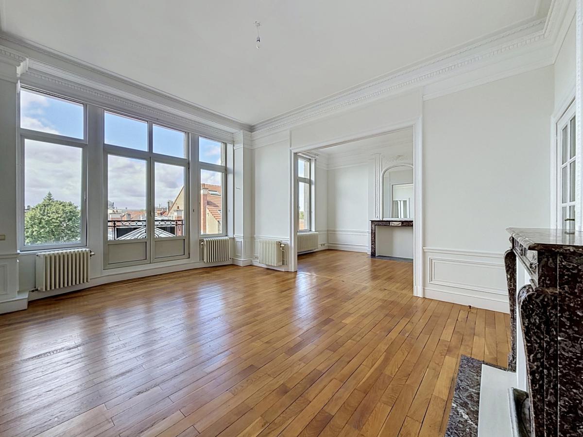 Place Brugmann : Appartement de haut standing 3 ch + bureau