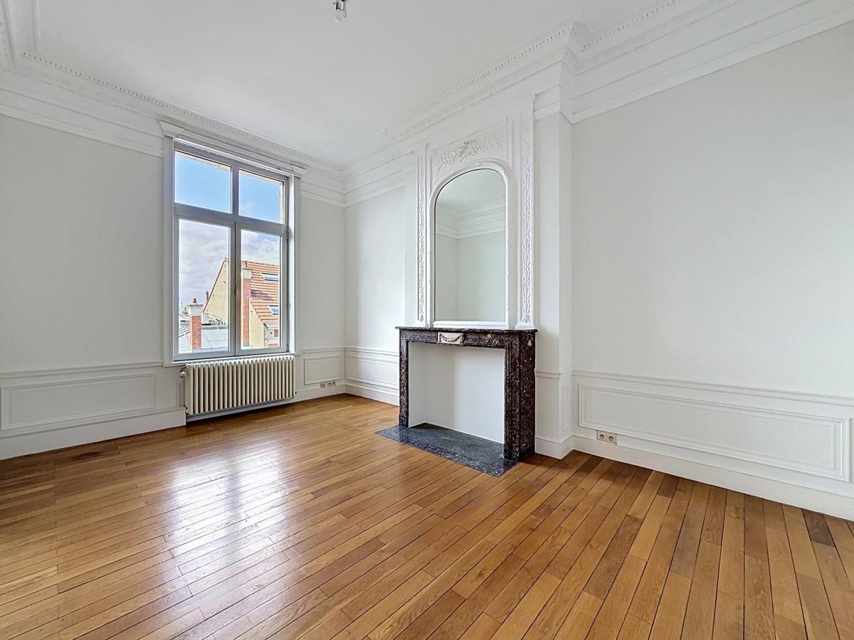 Place Brugmann : Appartement de haut standing 3 ch + bureau