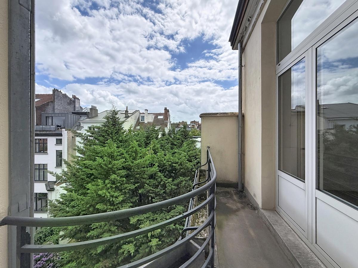 Place Brugmann : Appartement de haut standing 3 ch + bureau