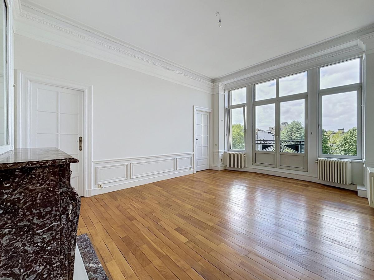 Place Brugmann : Appartement de haut standing 3 ch + bureau