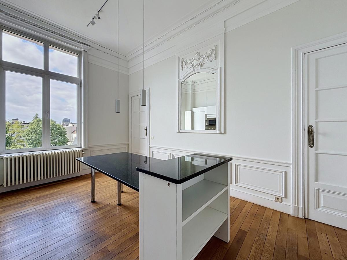 Place Brugmann : Appartement de haut standing 3 ch + bureau