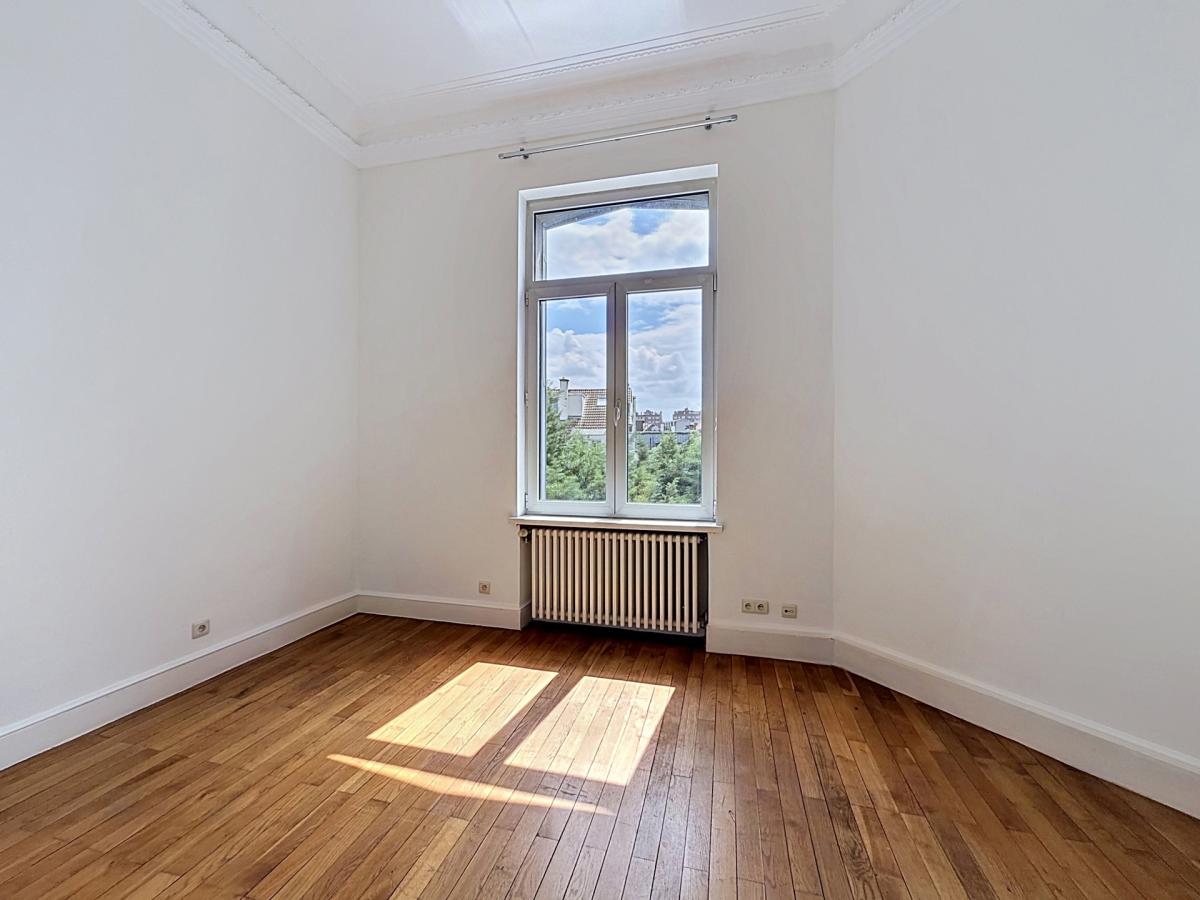 Place Brugmann : Appartement de haut standing 3 ch + bureau