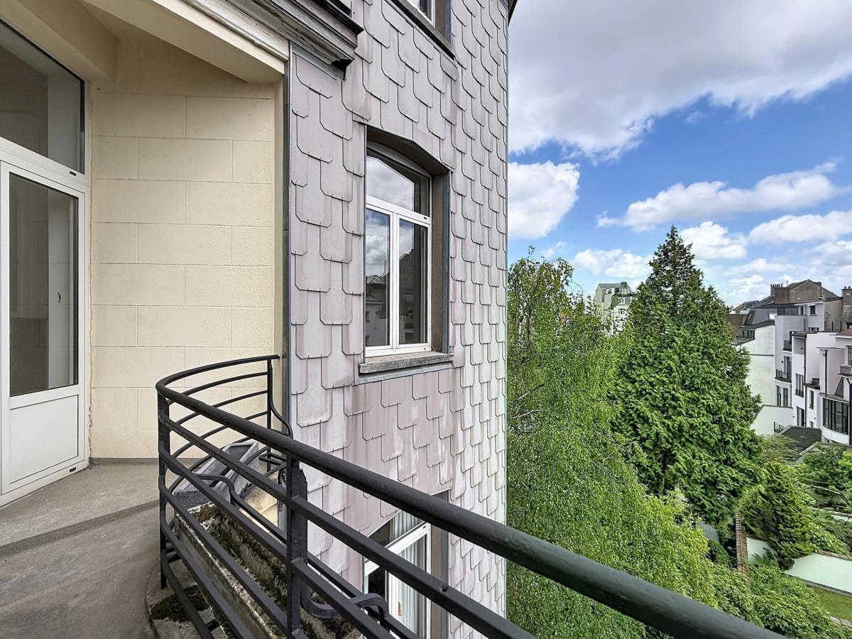 Place Brugmann : Appartement de haut standing 3 ch + bureau