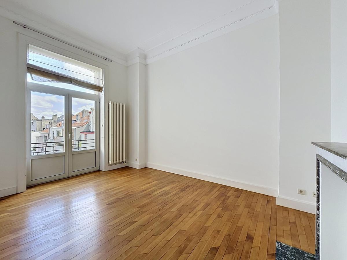 Place Brugmann : Appartement de haut standing 3 ch + bureau