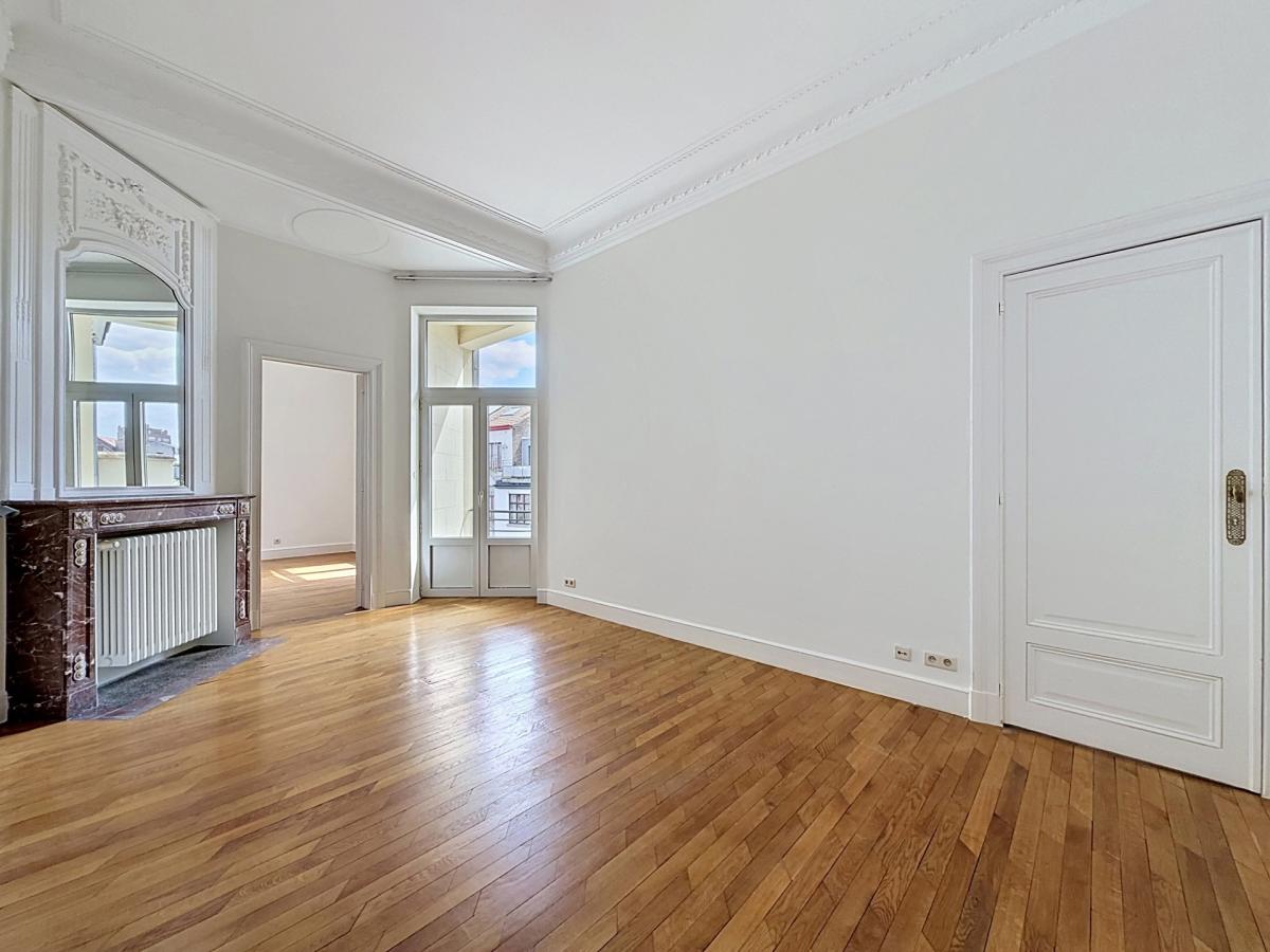 Place Brugmann : Appartement de haut standing 3 ch + bureau