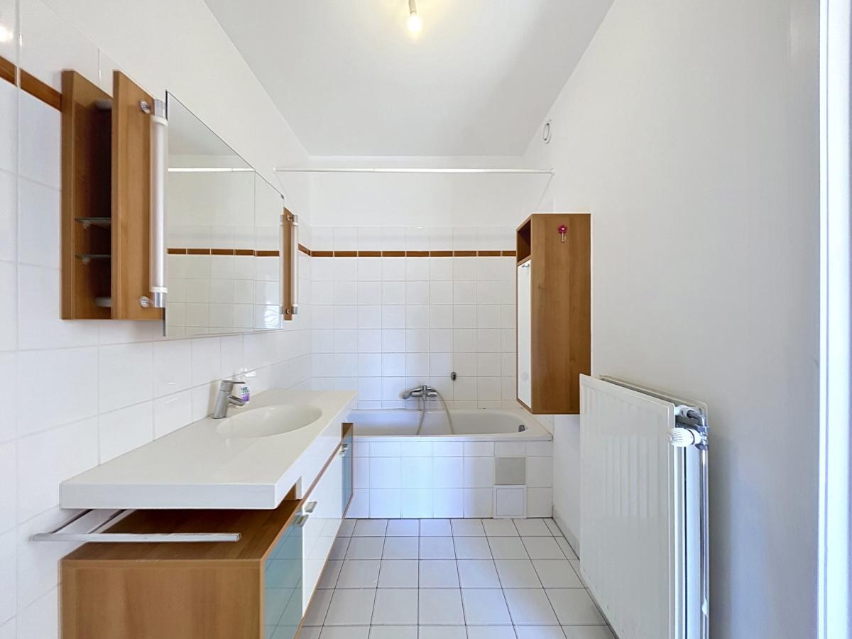 Châtelain : Duplex penthouse avec terrasse et parking