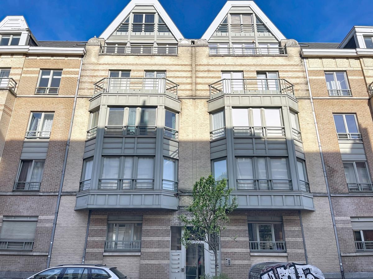 Châtelain : Duplex penthouse avec terrasse et parking