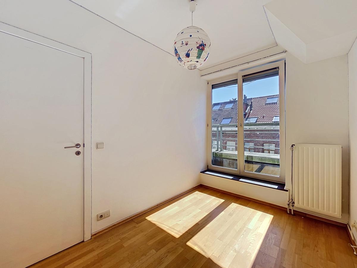 Châtelain : Duplex penthouse avec terrasse et parking