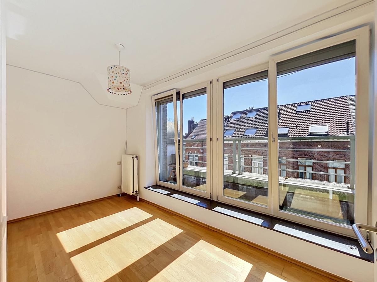 Châtelain : Duplex penthouse avec terrasse et parking