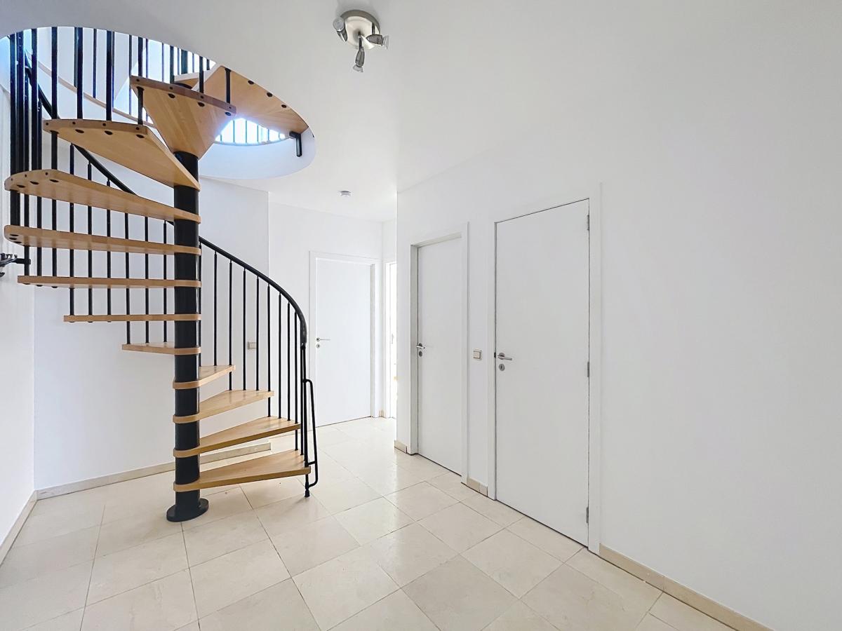 Châtelain : Duplex penthouse avec terrasse et parking