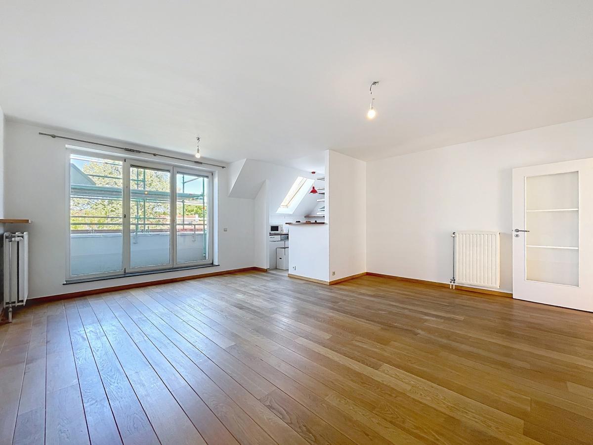 Châtelain : Duplex penthouse avec terrasse et parking