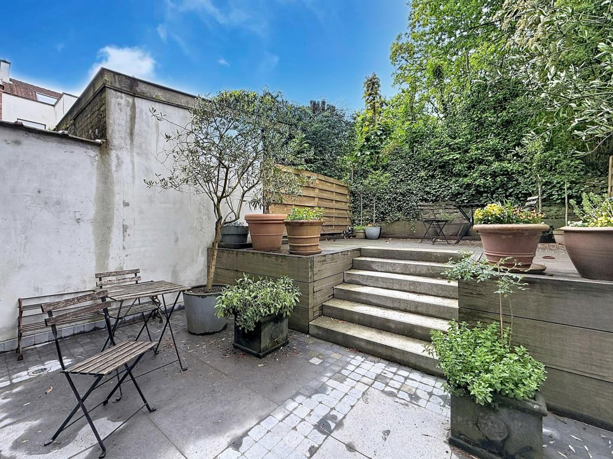 Churchill/Montjoie : Bel appartement meublé avec cour