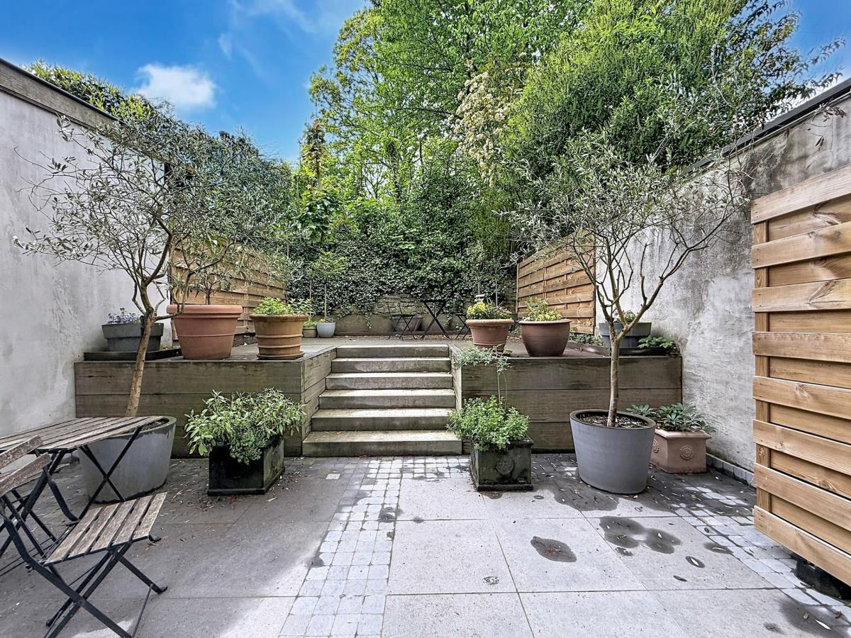 Churchill/Montjoie : Bel appartement meublé avec cour