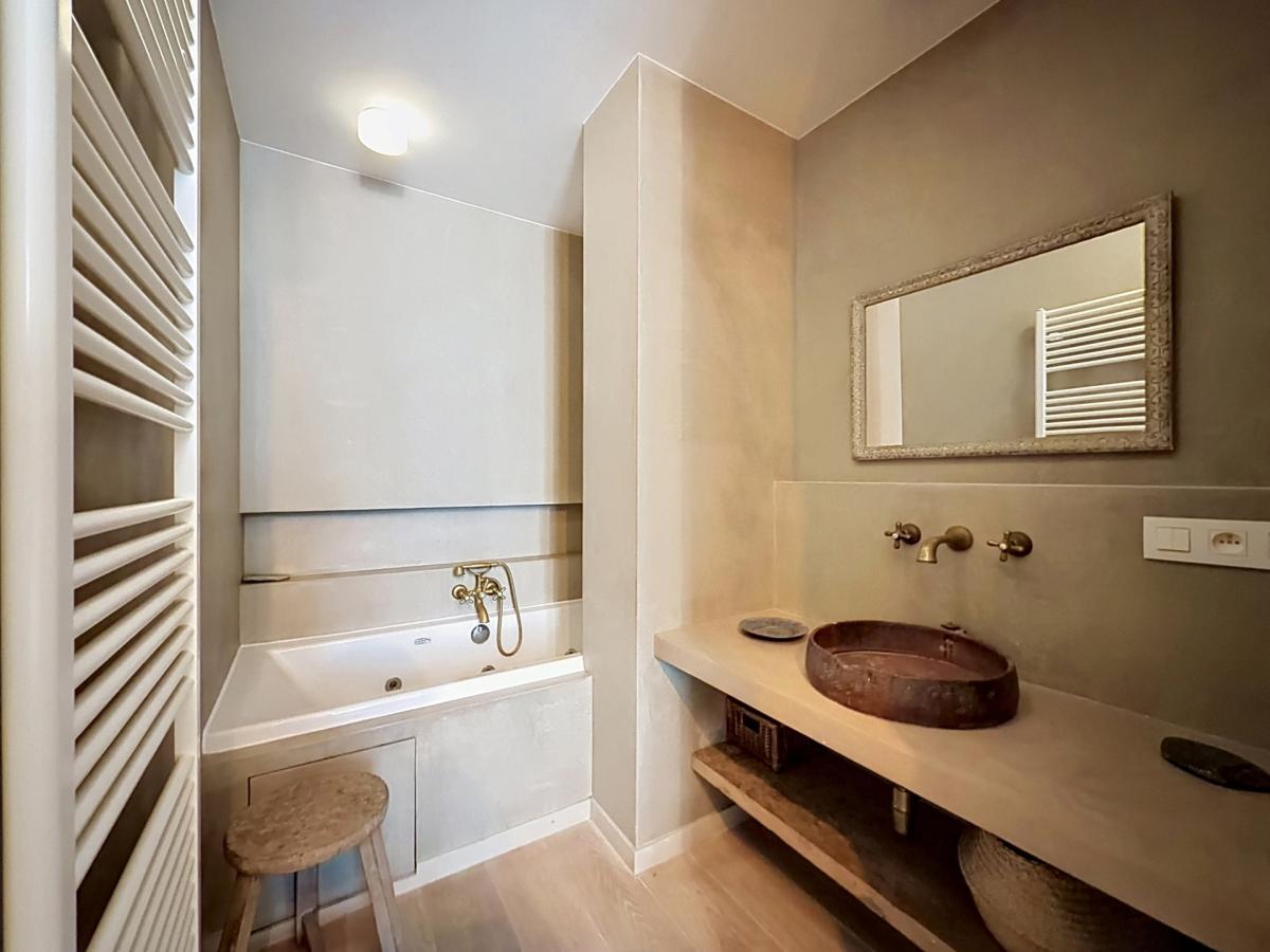 Churchill/Montjoie : Bel appartement meublé avec cour