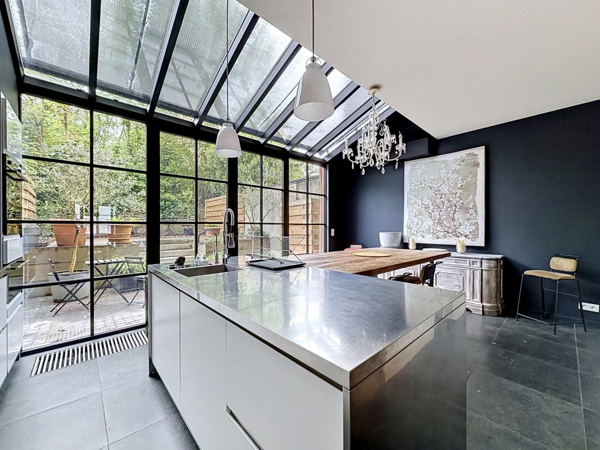 Churchill/Montjoie : Bel appartement meublé avec cour