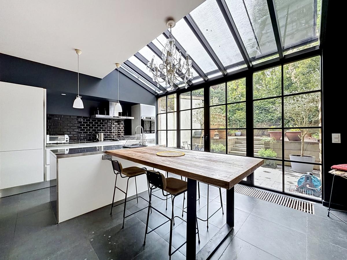 Churchill/Montjoie : Bel appartement meublé avec cour