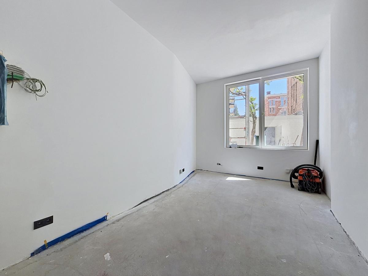 Lepoutre / Pl. Brugmann : Joli commerce casco