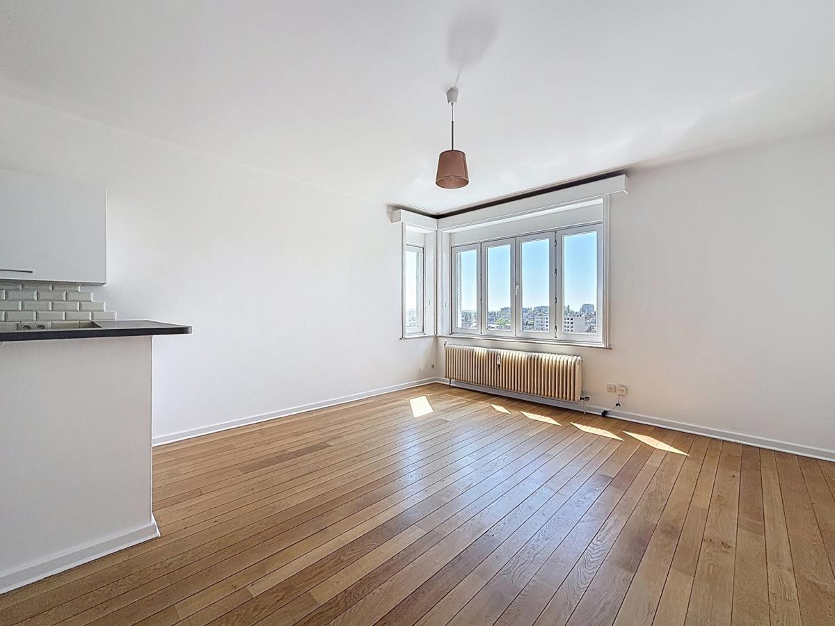 Coghen : Bel appartement rénové 1 chambre + bureau