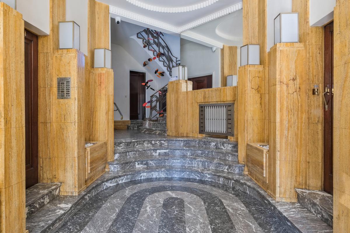 Rond Point Etoile : Superbe appartement 3 chambres 