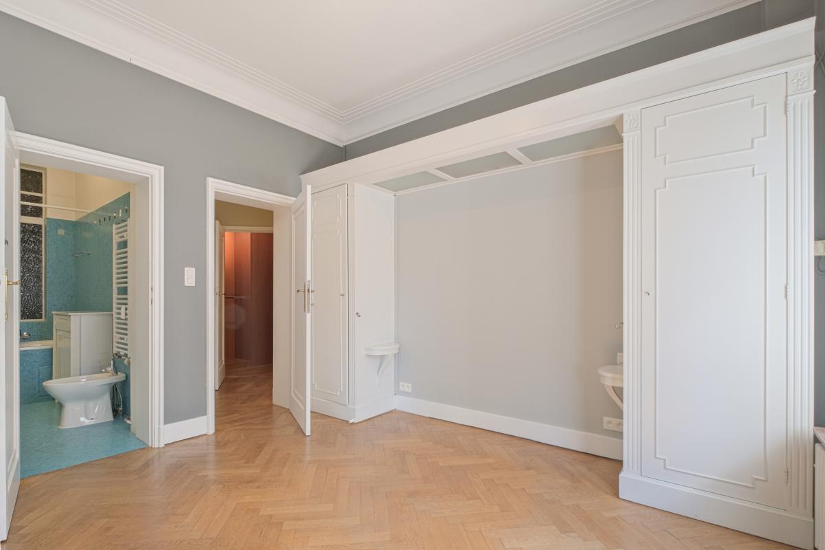Rond Point Etoile : Superbe appartement 3 chambres 
