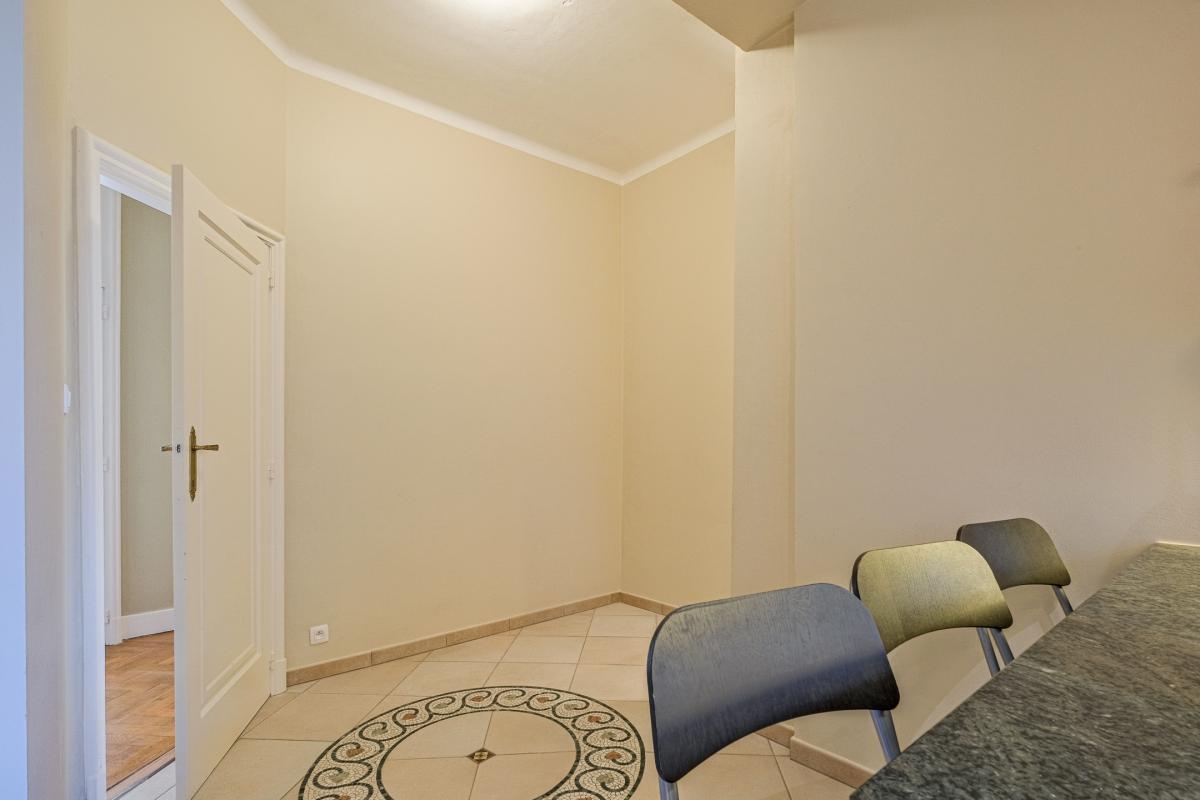 Rond Point Etoile : Superbe appartement 3 chambres 